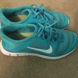 size 8 Nike Free Runs