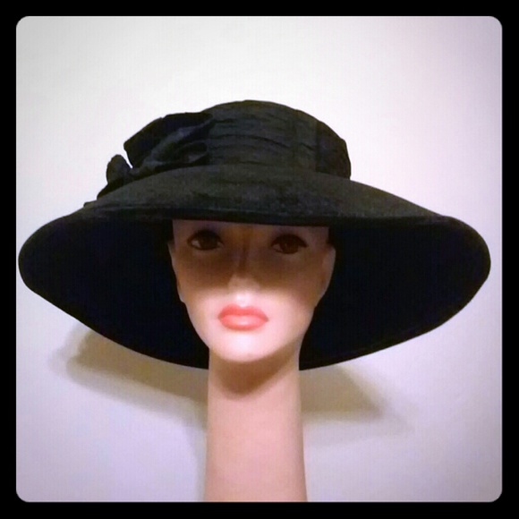 black velvet chic  hat with rouged sash