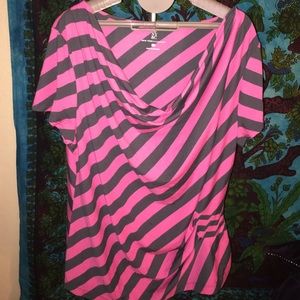 NWOT- Cute scoop neck top!