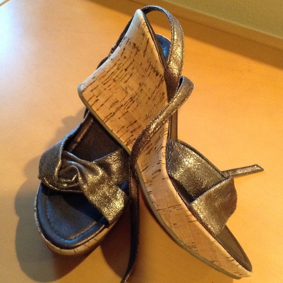 Shoes - Picture 2 of 4