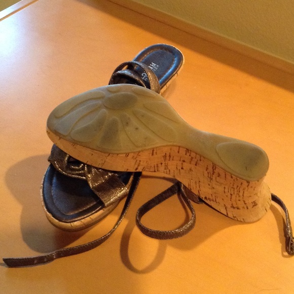 Shoes - Picture 4 of 4