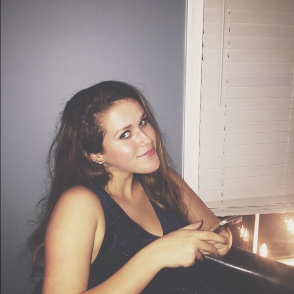 Meet your Posher, Hannah - Picture 1 of 1
