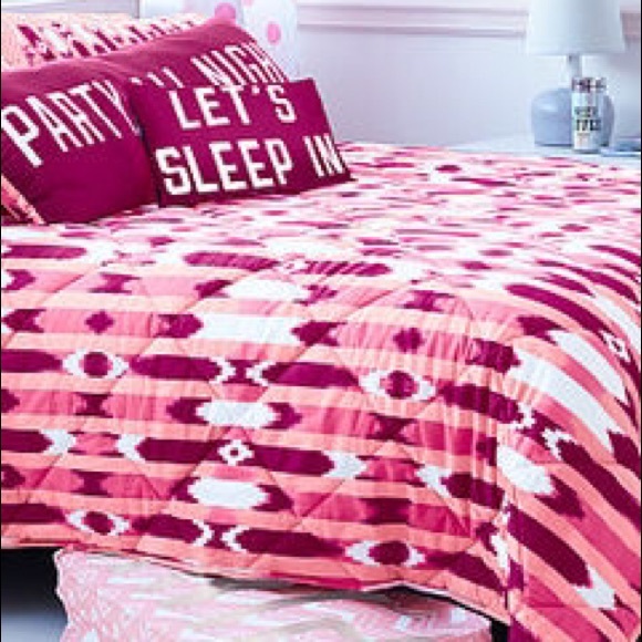 Vs comforter and pillow