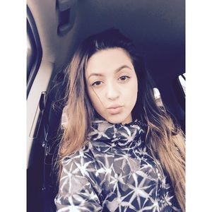 Meet your Posher, Gabriela