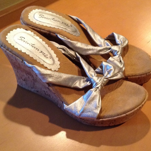Shoes - Picture 3 of 4