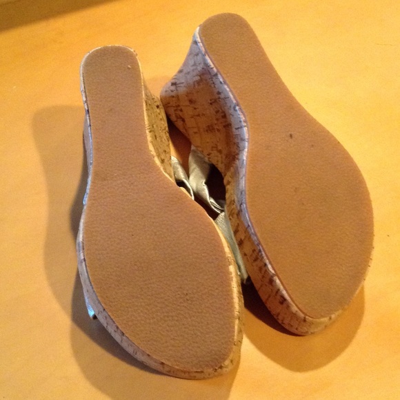 Shoes - Picture 4 of 4