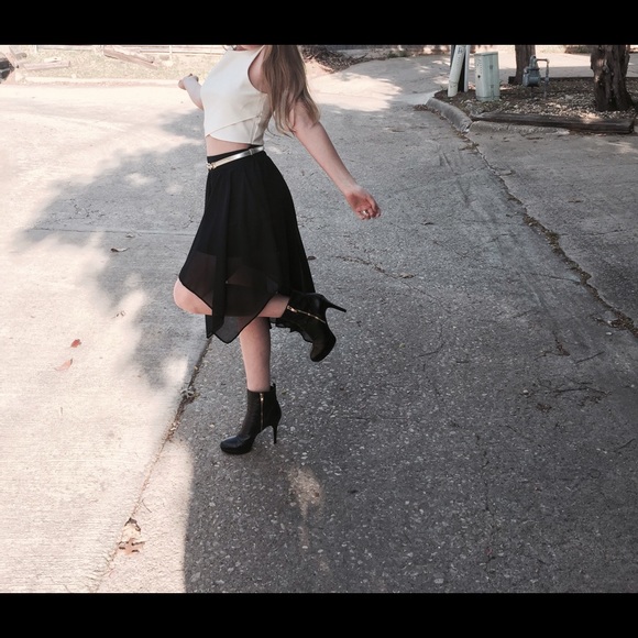Adorable high low black Charlotte Russe skirt ❣