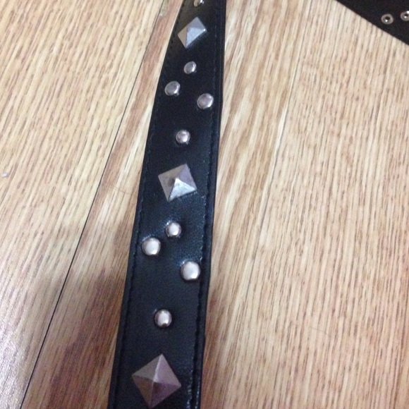 Black studded belt - Picture 2 of 2