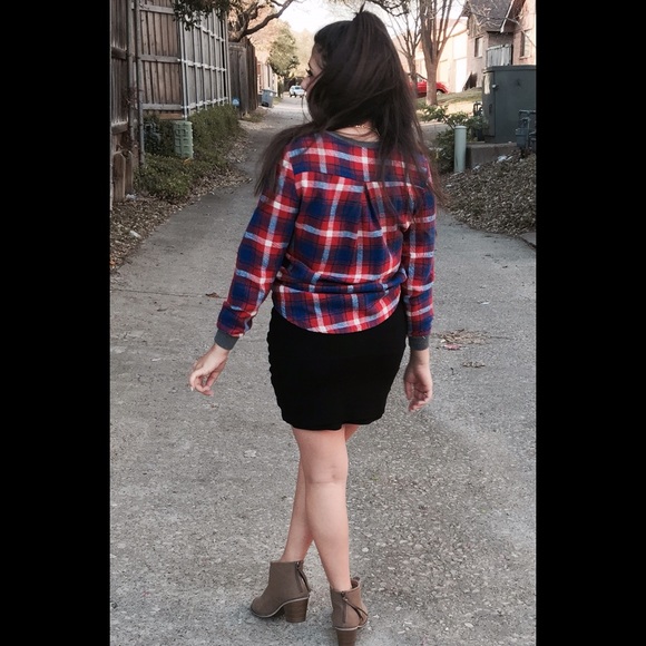 Cute flannel shirt .
