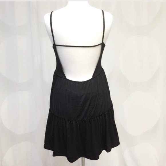 🎉LAST SMALL🎉Deep open back dress - Picture 3 of 4