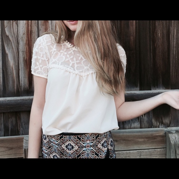 Monteau flower white blouse , gorgeous on.