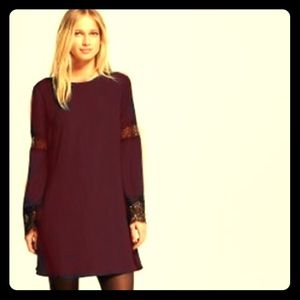 ✨NWT✨ Maroon shift dress, bell sleeve w lace