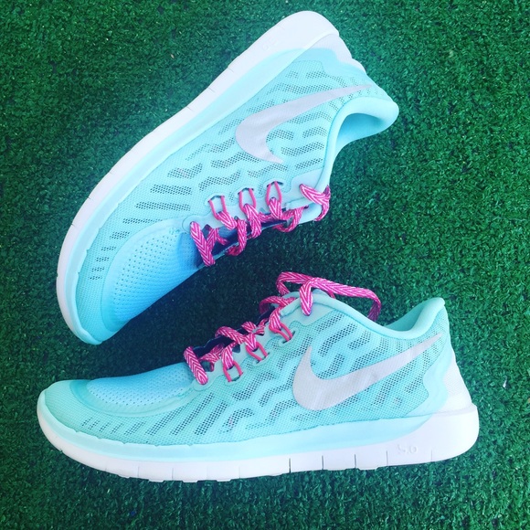 Nike Shoes - 7.5 Nike sneakers shoes women free 5.0