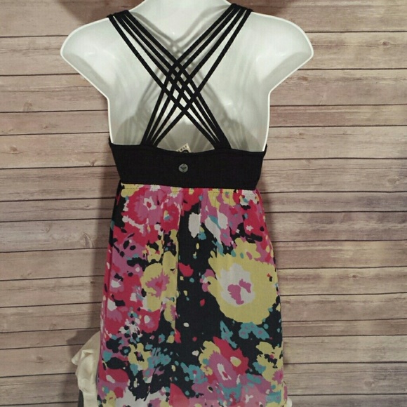 SOLD!! Roxy Floral Tank - Picture 3 of 3