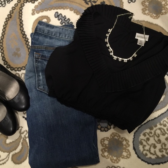 👶🏻Motherhood Maternity Black top