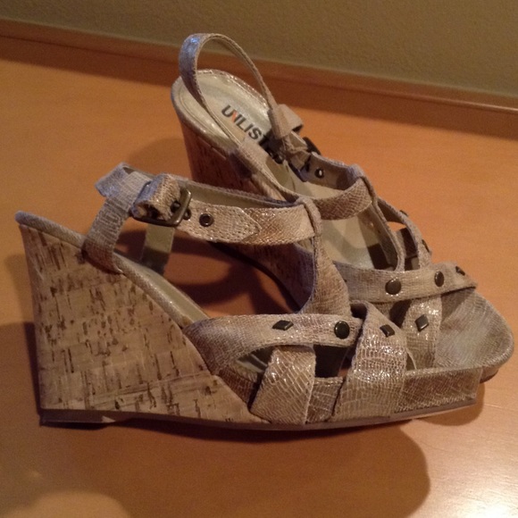 Shoes - Picture 2 of 4