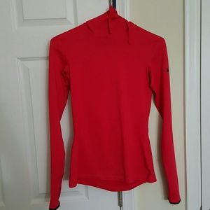 Long sleeves hooded top