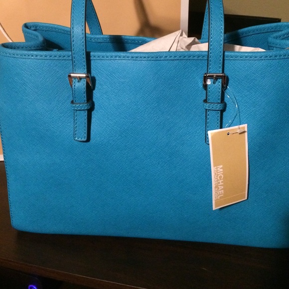 ! FINAL PRICE! Michael Kors Tote - Picture 2 of 3