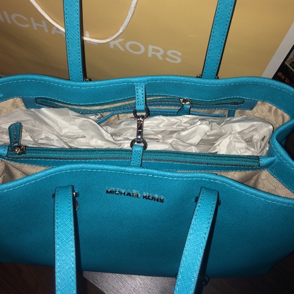 ! FINAL PRICE! Michael Kors Tote - Picture 3 of 3