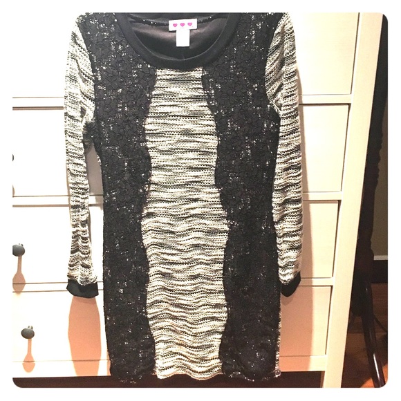 Fitted Cotton Dress with Lace detail