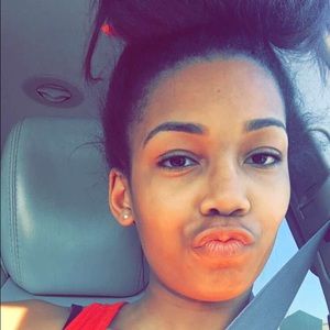 Meet your Posher, Elayba