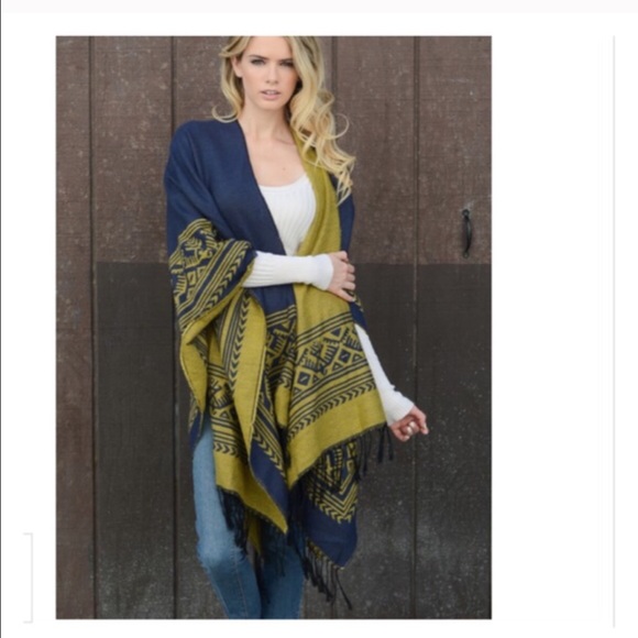 Sweaters - Beautiful fall blue shawl