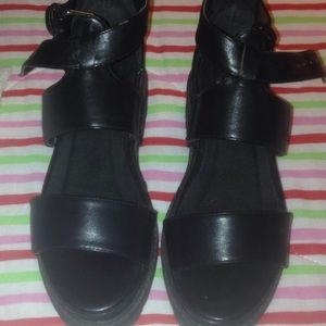 FINAL PRICE DROP!!!!!!New Look sandals