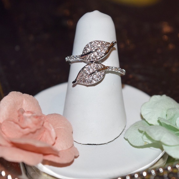 Liana Leaf Wrap Ring