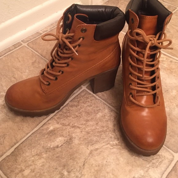 Camel colored faux leather ankle boots - Picture 1 of 4