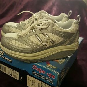 SKECHERS Shape ups