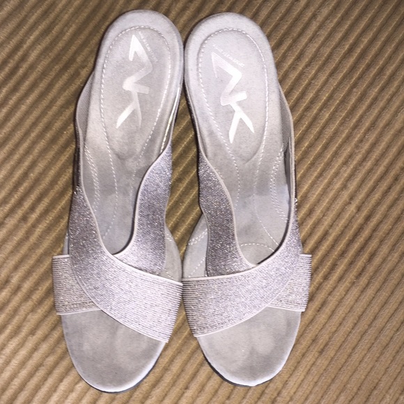 NEW Anne Klein Silver Wedge Sandals sz10