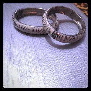 White animal print clasp bracelets (2)