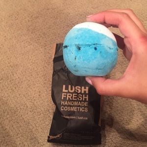Lush bath bomb