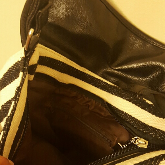 🚫*SOLD*Cross body bag - Picture 2 of 4