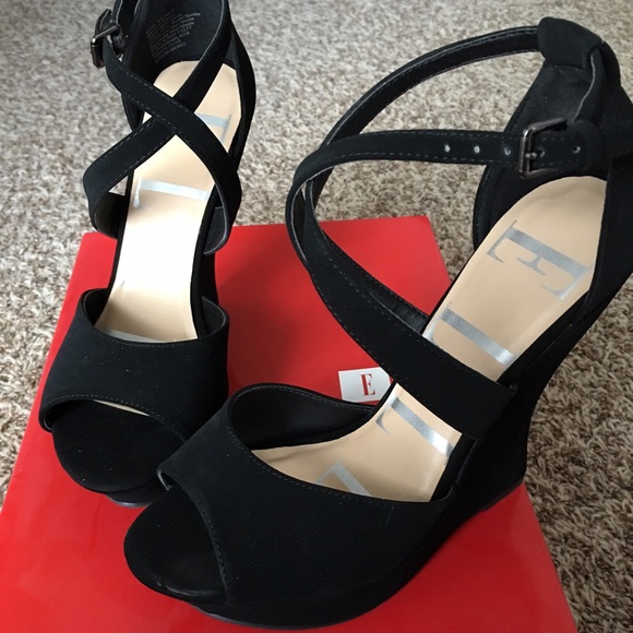 Elle black sandals
