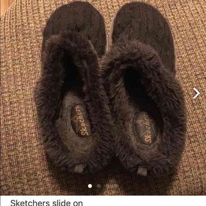 Skechers slide ons