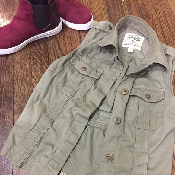 WHO.A.U Khaki vest