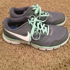 Nike Tennis Shoes