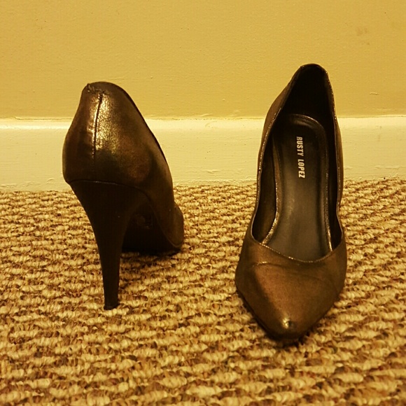 🚫*SOLD*Metallic heels - Picture 2 of 2