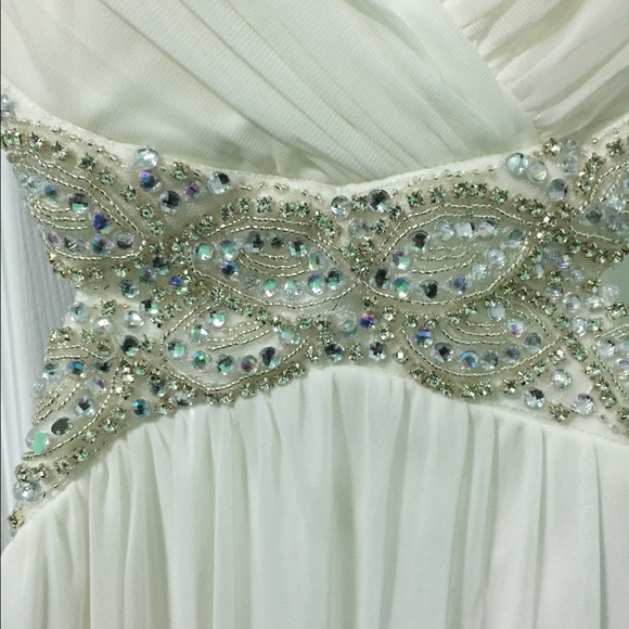 SALE!!! BEAUTIFUL BACKLESS WHITE PROM DRESS NEW!!! - Picture 2 of 4