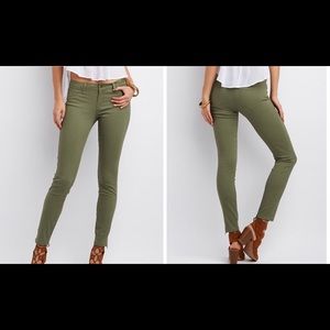 Refuge olive super skinny high waisted jeggings!