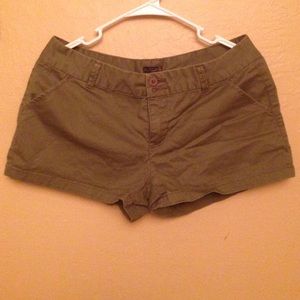Olive green guess shorts