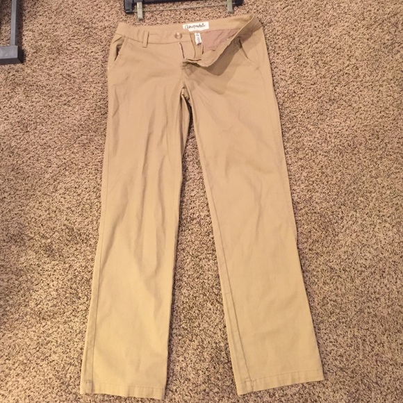 Aero size 6 khaki  pants!