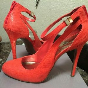 Jennifer lopez essie coral heels