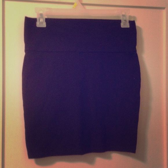 Cute black skirt - Picture 1 of 3