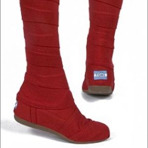 Red Toms wrap boots