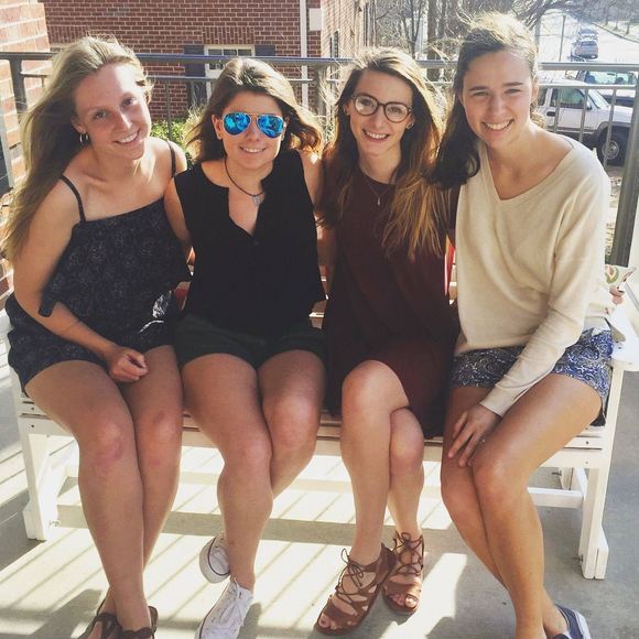 Meet your Posher, Courtney - Picture 1 of 1