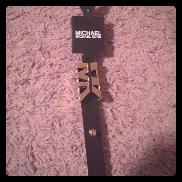 Michael Kors Accessories - 100 % auth Michael Kors belt . Black w Brn NWRT 🛍