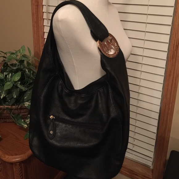 🌻🌻Large shoulder bag. Holds everything 🌻🌻