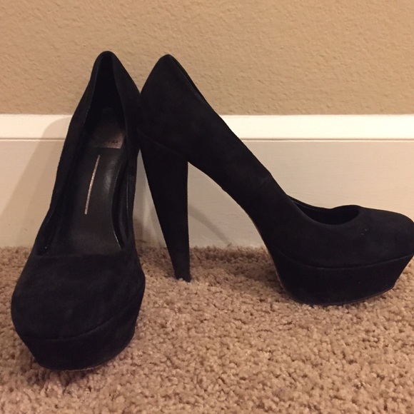 Barely worn black suede pumps - Picture 1 of 2